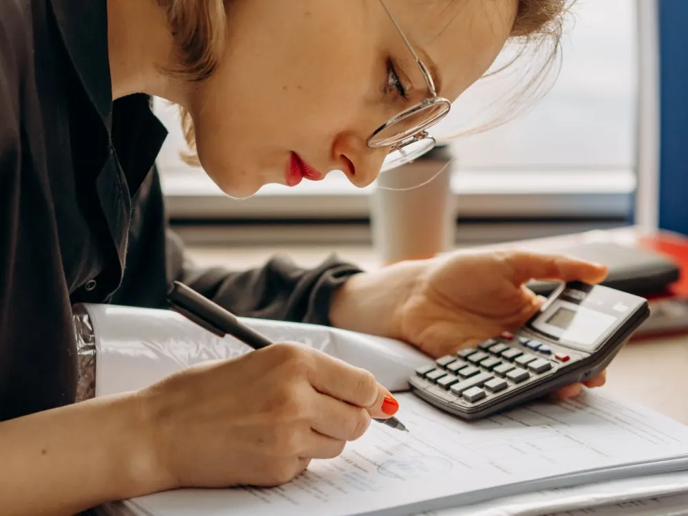Notebook and calculator used to plan personal spending boundaries
